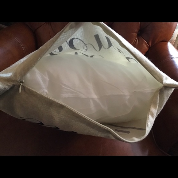 IT’S SO GOOD TO BE HOME THROW PILLOW NWOT - Picture 6 of 9